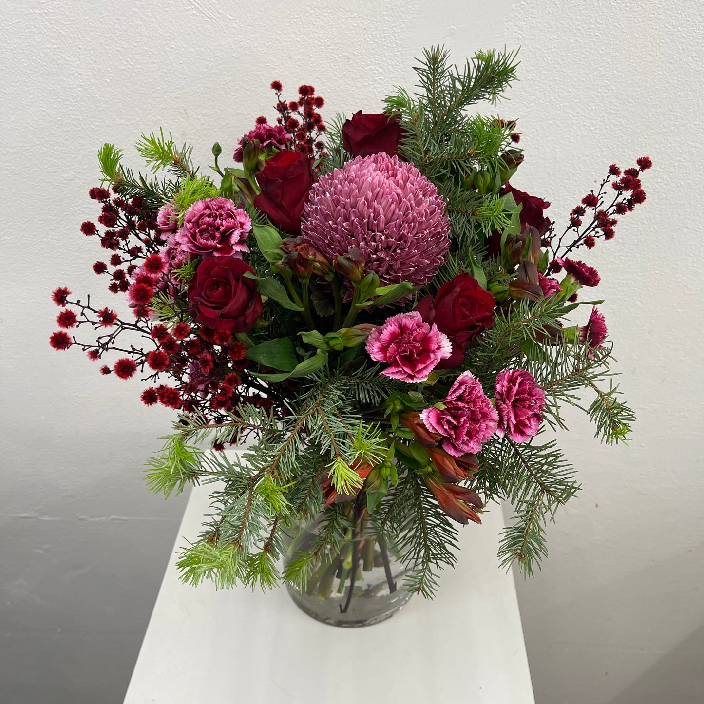 Festive Christmas flowers with roses, disbuds and carnations
